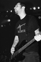Joe [Rise Against, бас-гитара]